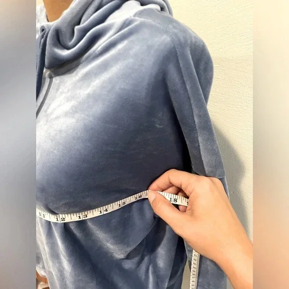 Offline by aerie cropped velour hooded top xs - Picture 5 of 9